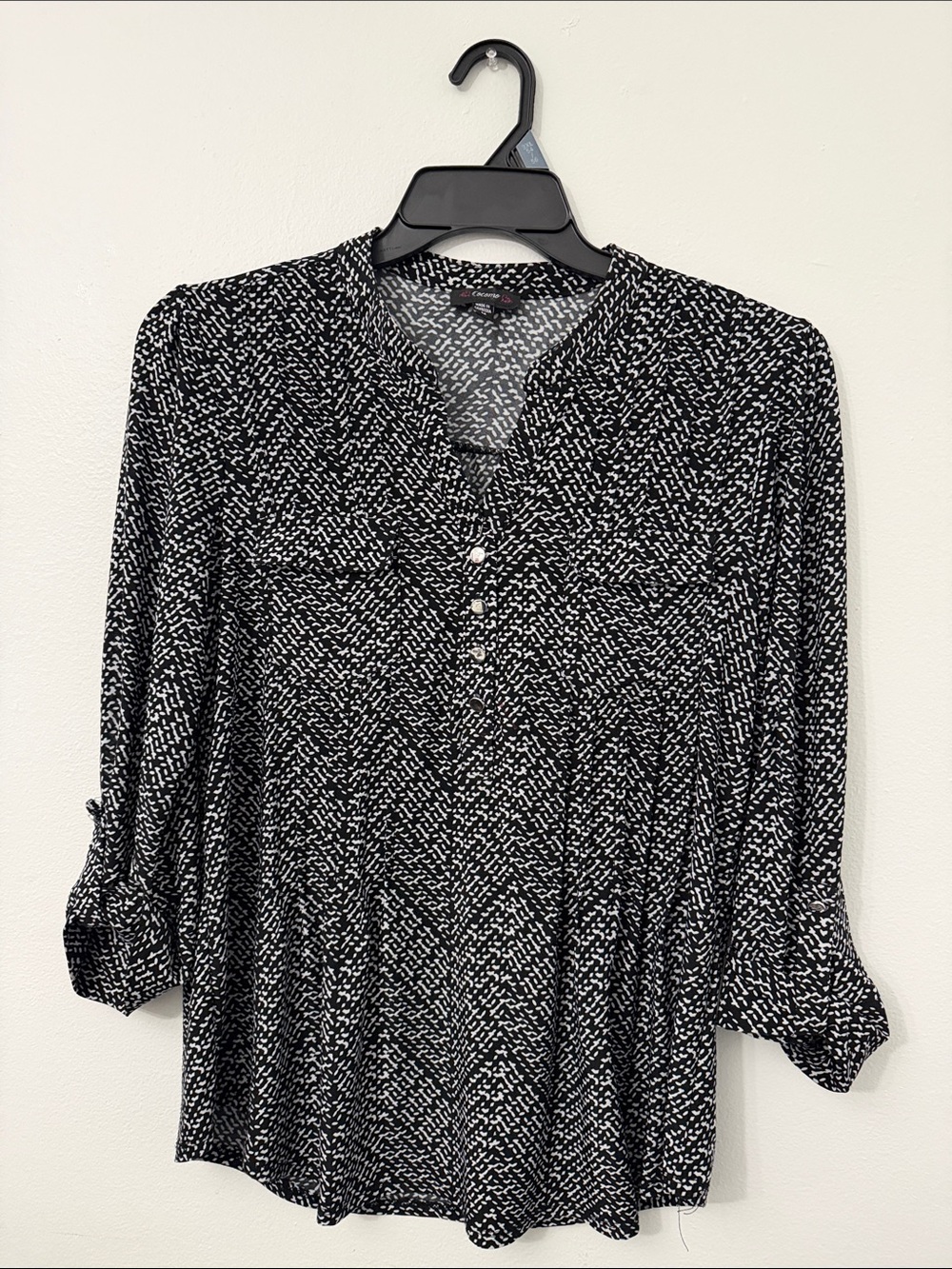 Cocomo Black & White V-Neck Henley Print Blouse